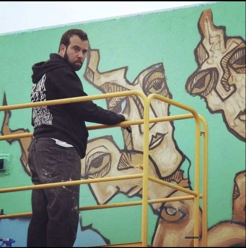 Nidal El Khairy painting a mural